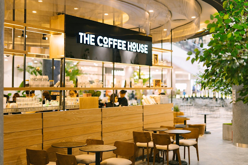 Các cửa hàng The Coffee House luôn được trang trí đẹp mắt, thu hút